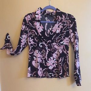 Beautiful top with pink and white pattern